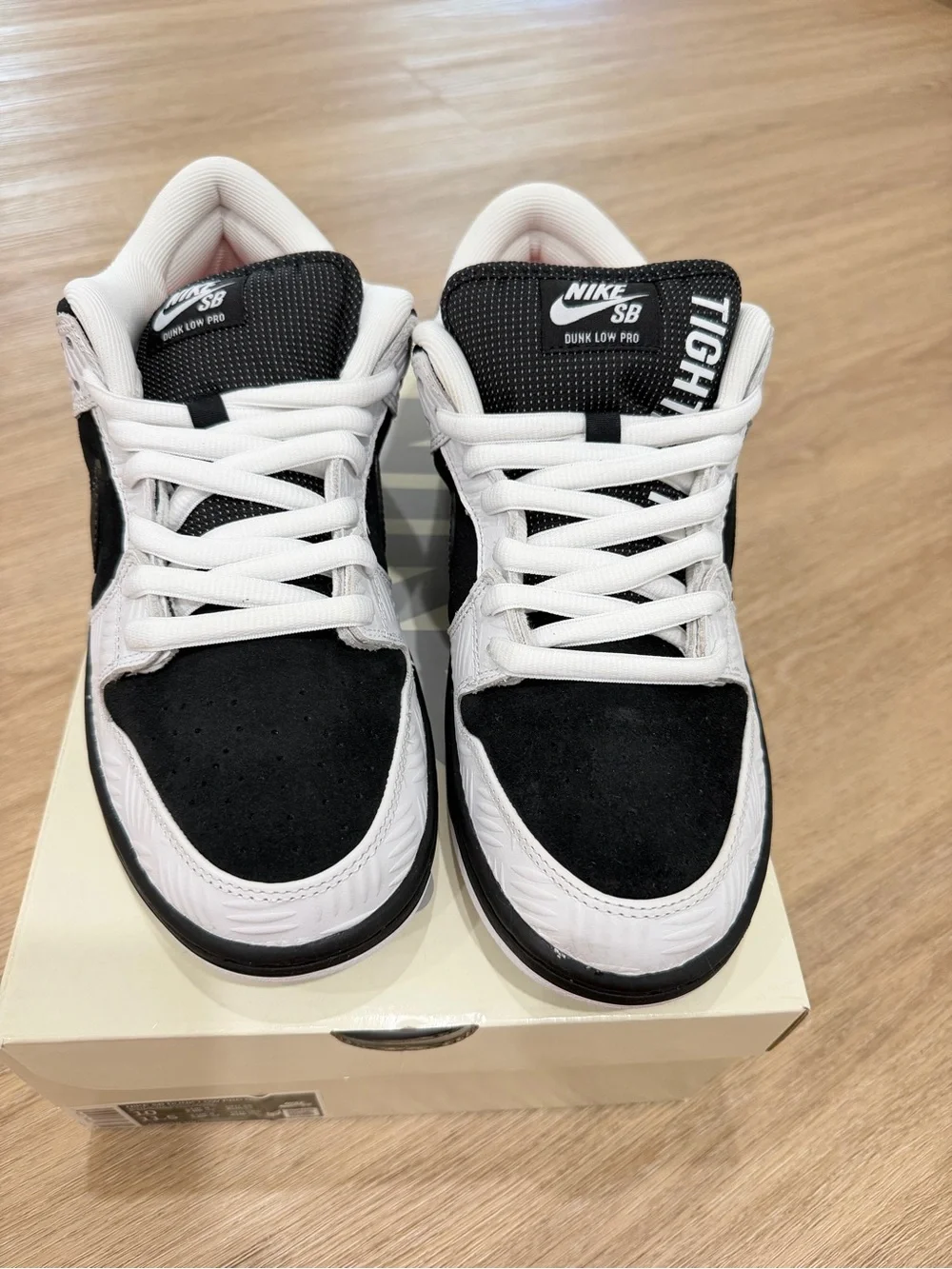 Men’s Low-Top Skate Shoes - Black/White